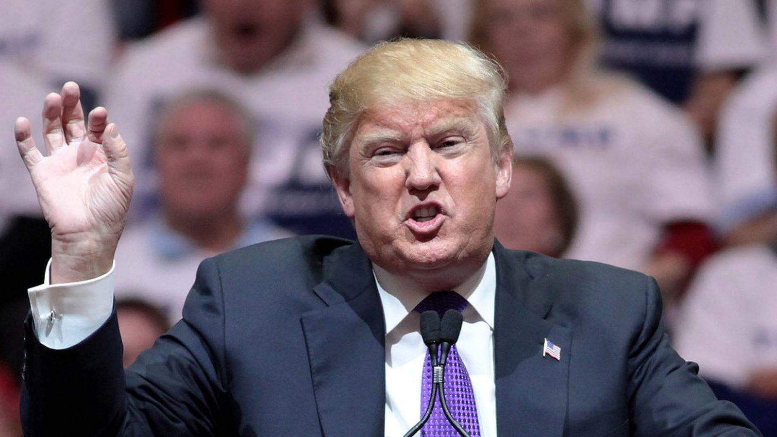 Donald Trump tient des propos agressifs